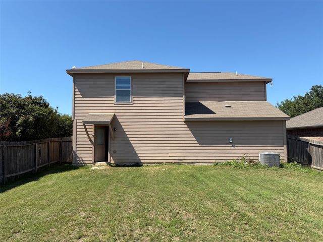 110 Cowpoke Court, Newark, TX 76071