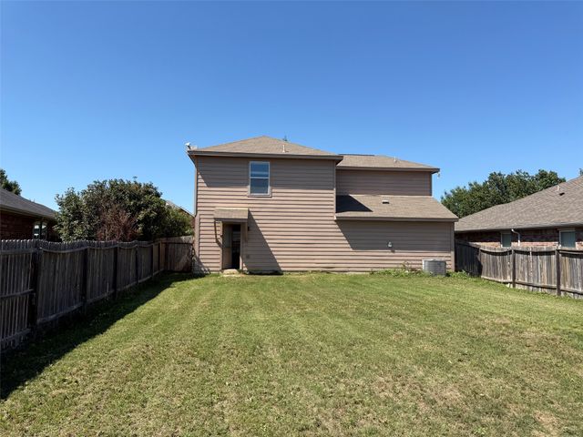 110 Cowpoke Court, Newark, TX 76071