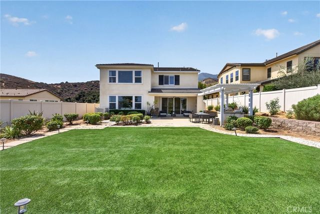 11508 Kingbird Drive, Corona, CA 92883