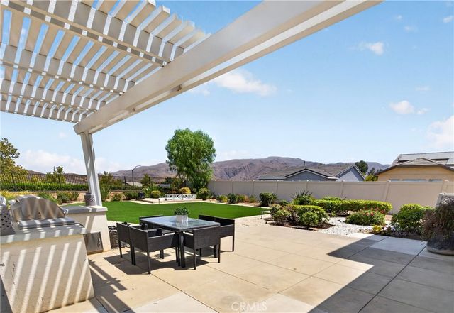 11508 Kingbird Drive, Corona, CA 92883