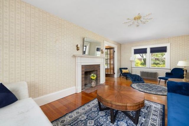 41 Wannamoisett Road, East Providence, RI 02914