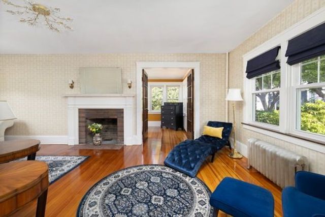 41 Wannamoisett Road, East Providence, RI 02914