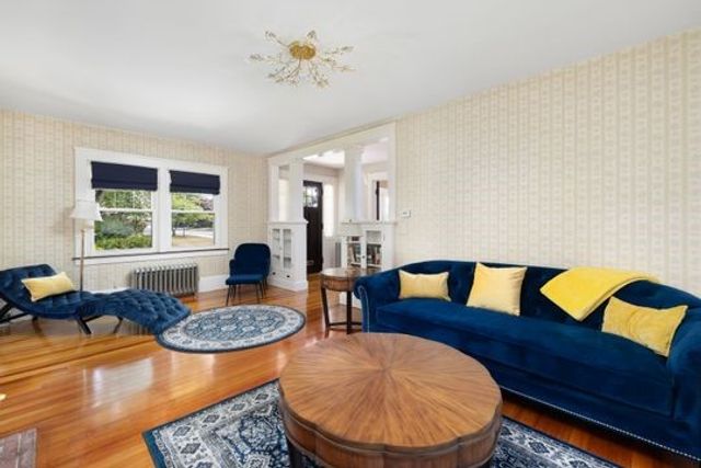 41 Wannamoisett Road, East Providence, RI 02914