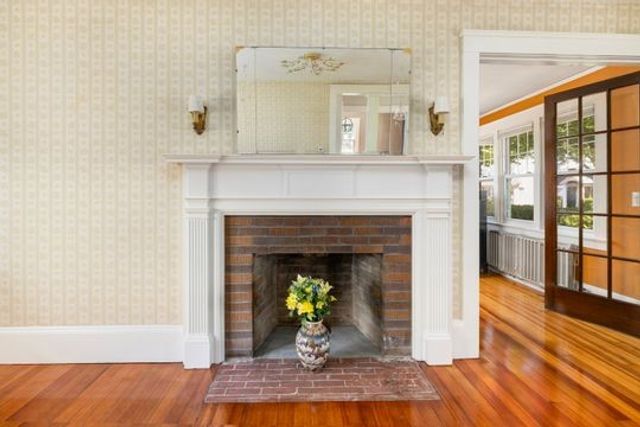 41 Wannamoisett Road, East Providence, RI 02914