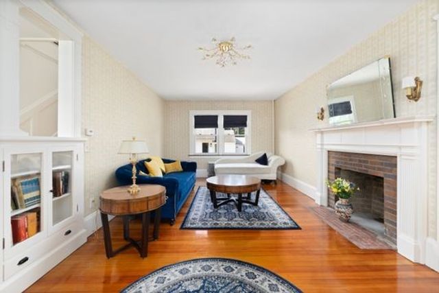 41 Wannamoisett Road, East Providence, RI 02914