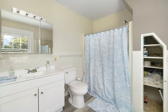 41 Wannamoisett Road, East Providence, RI 02914