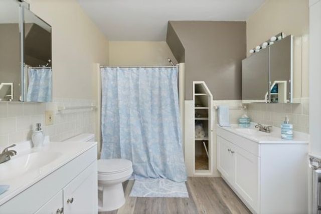 41 Wannamoisett Road, East Providence, RI 02914