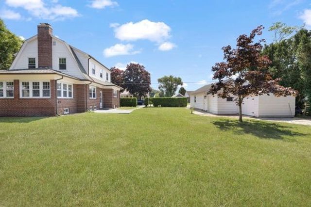 41 Wannamoisett Road, East Providence, RI 02914