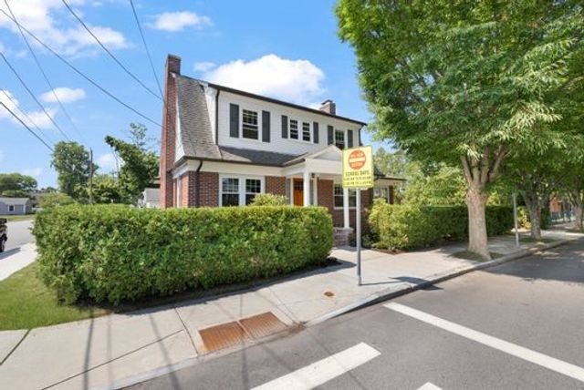 41 Wannamoisett Road, East Providence, RI 02914
