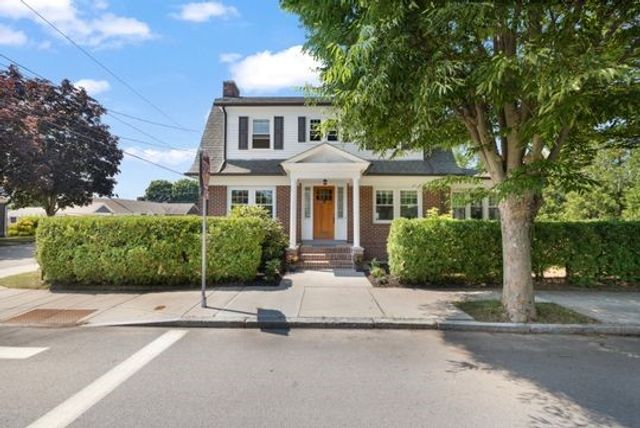 41 Wannamoisett Road, East Providence, RI 02914