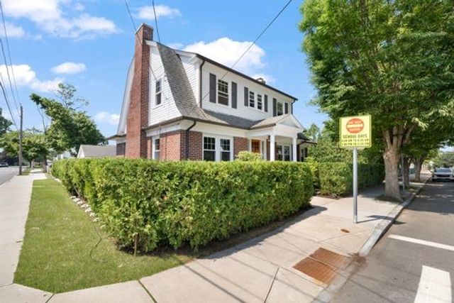 41 Wannamoisett Road, East Providence, RI 02914