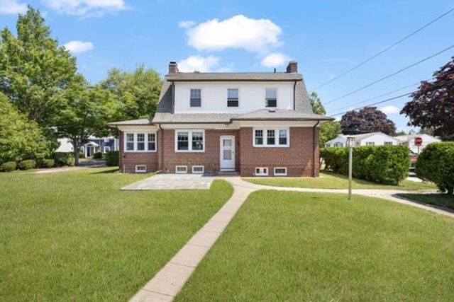 41 Wannamoisett Road, East Providence, RI 02914