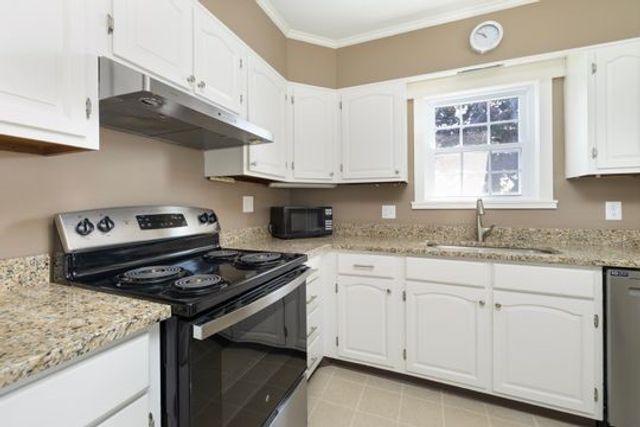 41 Wannamoisett Road, East Providence, RI 02914