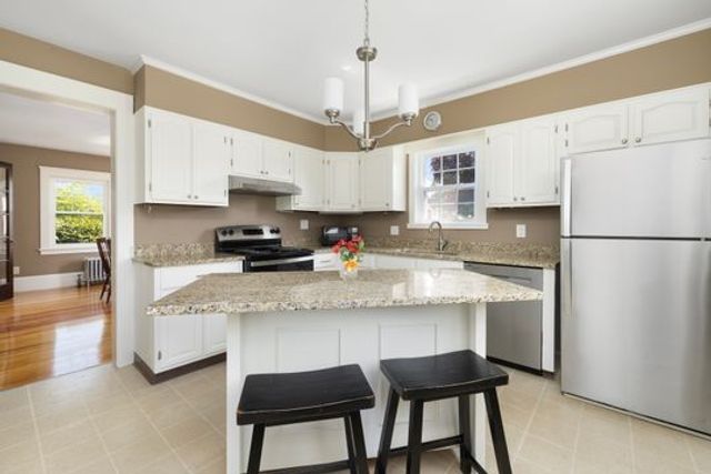 41 Wannamoisett Road, East Providence, RI 02914