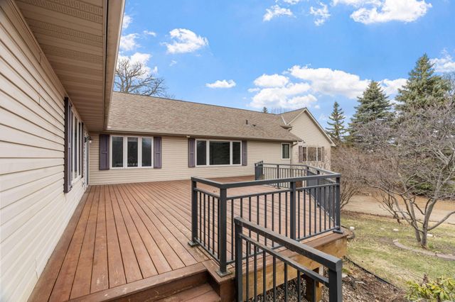 9675 SUMMIT Place, Chaska, MN 55318
