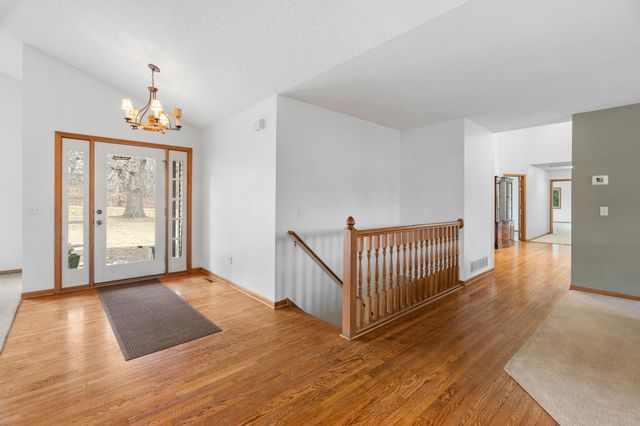 9675 SUMMIT Place, Chaska, MN 55318