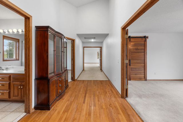 9675 SUMMIT Place, Chaska, MN 55318