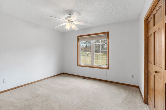 9675 SUMMIT Place, Chaska, MN 55318