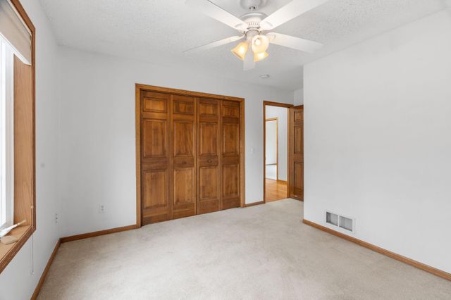 9675 SUMMIT Place, Chaska, MN 55318