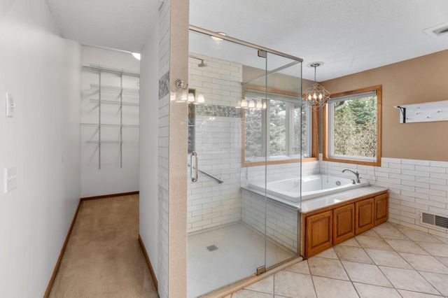 9675 SUMMIT Place, Chaska, MN 55318