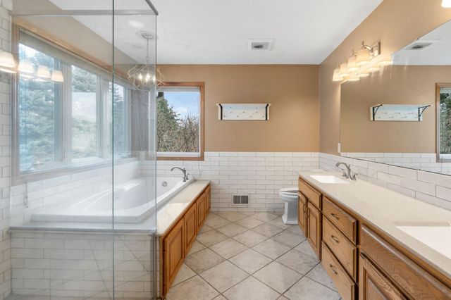 9675 SUMMIT Place, Chaska, MN 55318