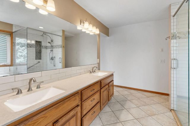 9675 SUMMIT Place, Chaska, MN 55318