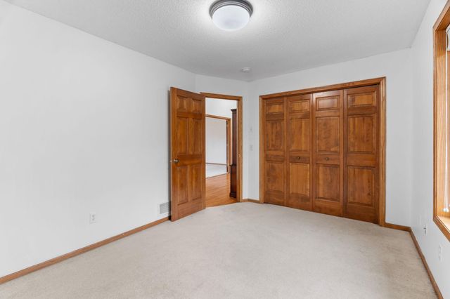 9675 SUMMIT Place, Chaska, MN 55318