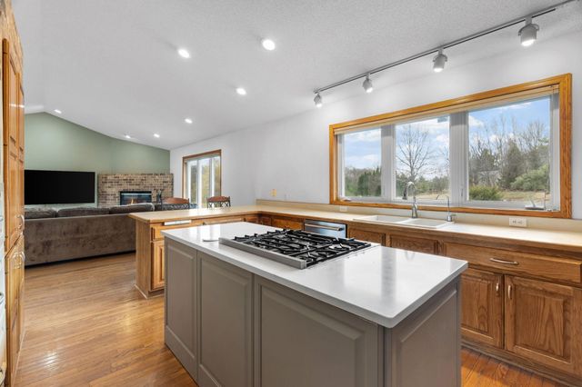 9675 SUMMIT Place, Chaska, MN 55318