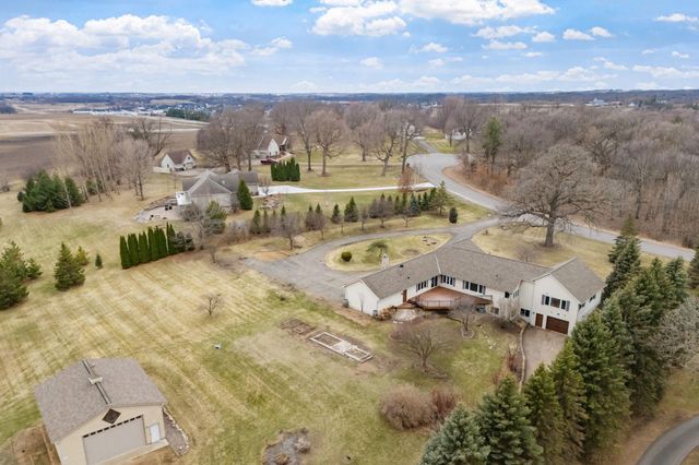 9675 SUMMIT Place, Chaska, MN 55318