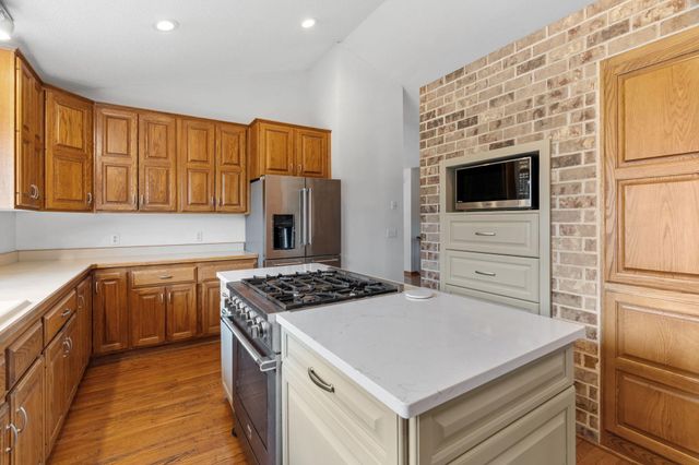 9675 SUMMIT Place, Chaska, MN 55318