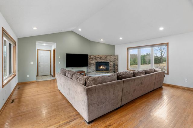 9675 SUMMIT Place, Chaska, MN 55318