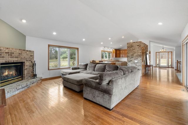 9675 SUMMIT Place, Chaska, MN 55318