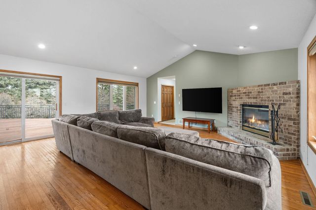 9675 SUMMIT Place, Chaska, MN 55318