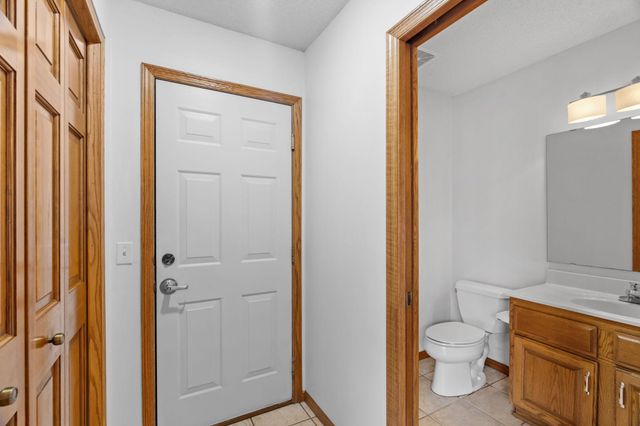 9675 SUMMIT Place, Chaska, MN 55318