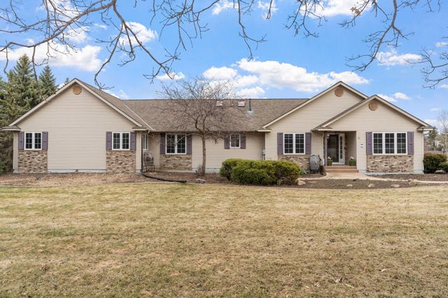 9675 SUMMIT Place, Chaska, MN 55318