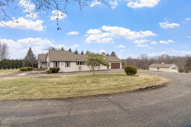 9675 SUMMIT Place, Chaska, MN 55318