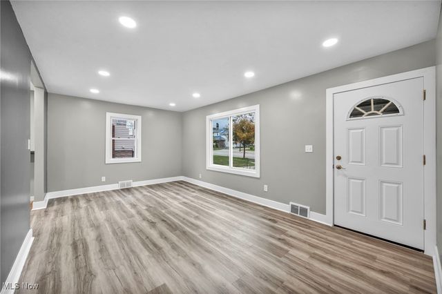 166 Hilbish Avenue, Akron, OH 44312