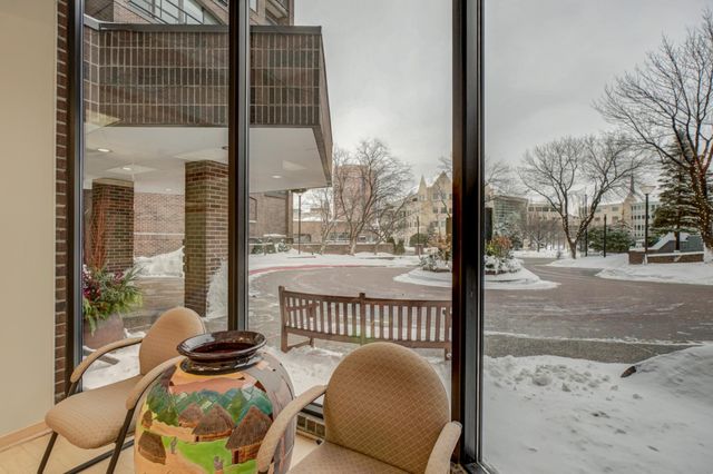 1201 Yale Place A100, Minneapolis, MN 55403