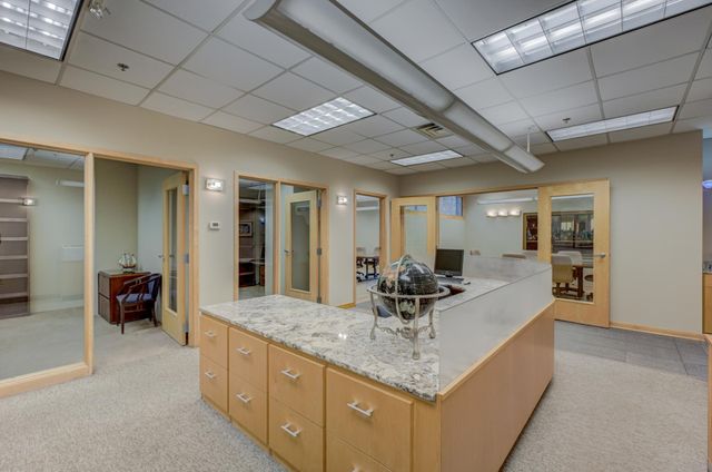 1201 Yale Place A100, Minneapolis, MN 55403