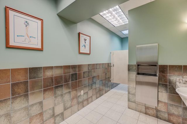 1201 Yale Place A100, Minneapolis, MN 55403