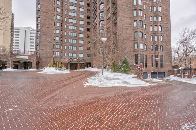1201 Yale Place A100, Minneapolis, MN 55403