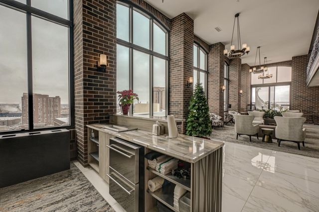 1201 Yale Place A100, Minneapolis, MN 55403