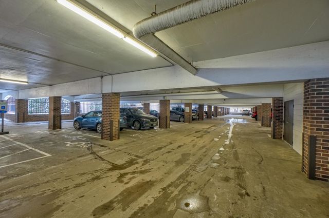 1201 Yale Place A100, Minneapolis, MN 55403