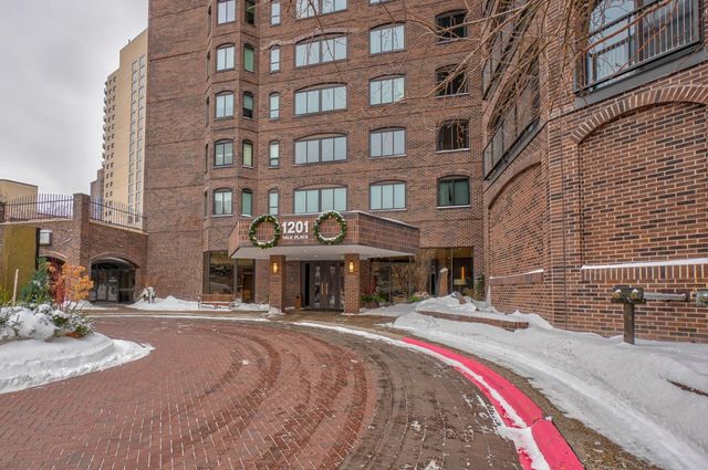 1201 Yale Place A100, Minneapolis, MN 55403