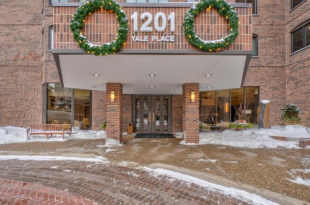 1201 Yale Place A100, Minneapolis, MN 55403