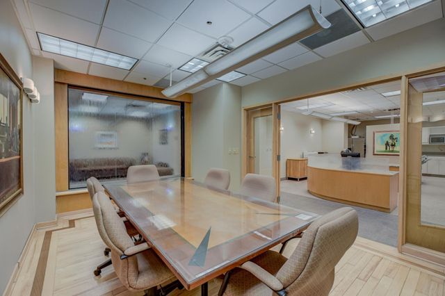 1201 Yale Place A100, Minneapolis, MN 55403