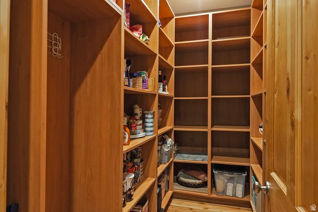 606 E HOLLY HAVEN CIR, Murray, UT 84107