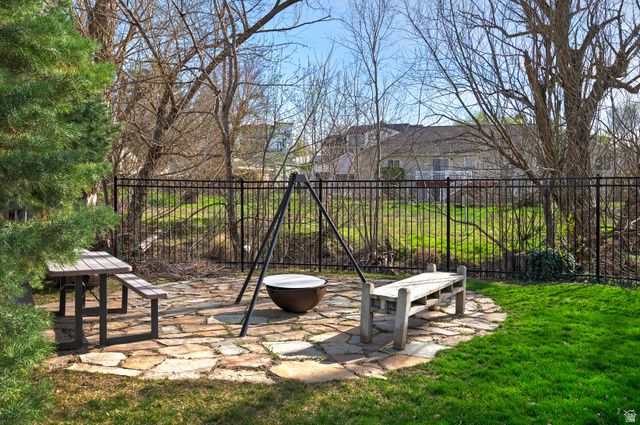 606 E HOLLY HAVEN CIR, Murray, UT 84107