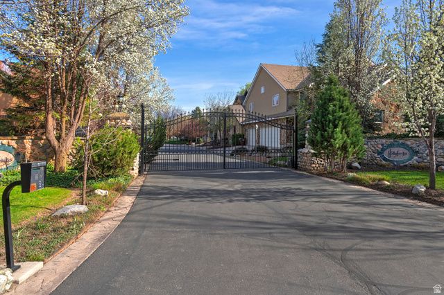 606 E HOLLY HAVEN CIR, Murray, UT 84107