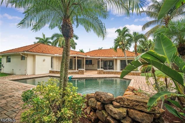 5231 Greenbriar DR, Fort Myers, FL 33919